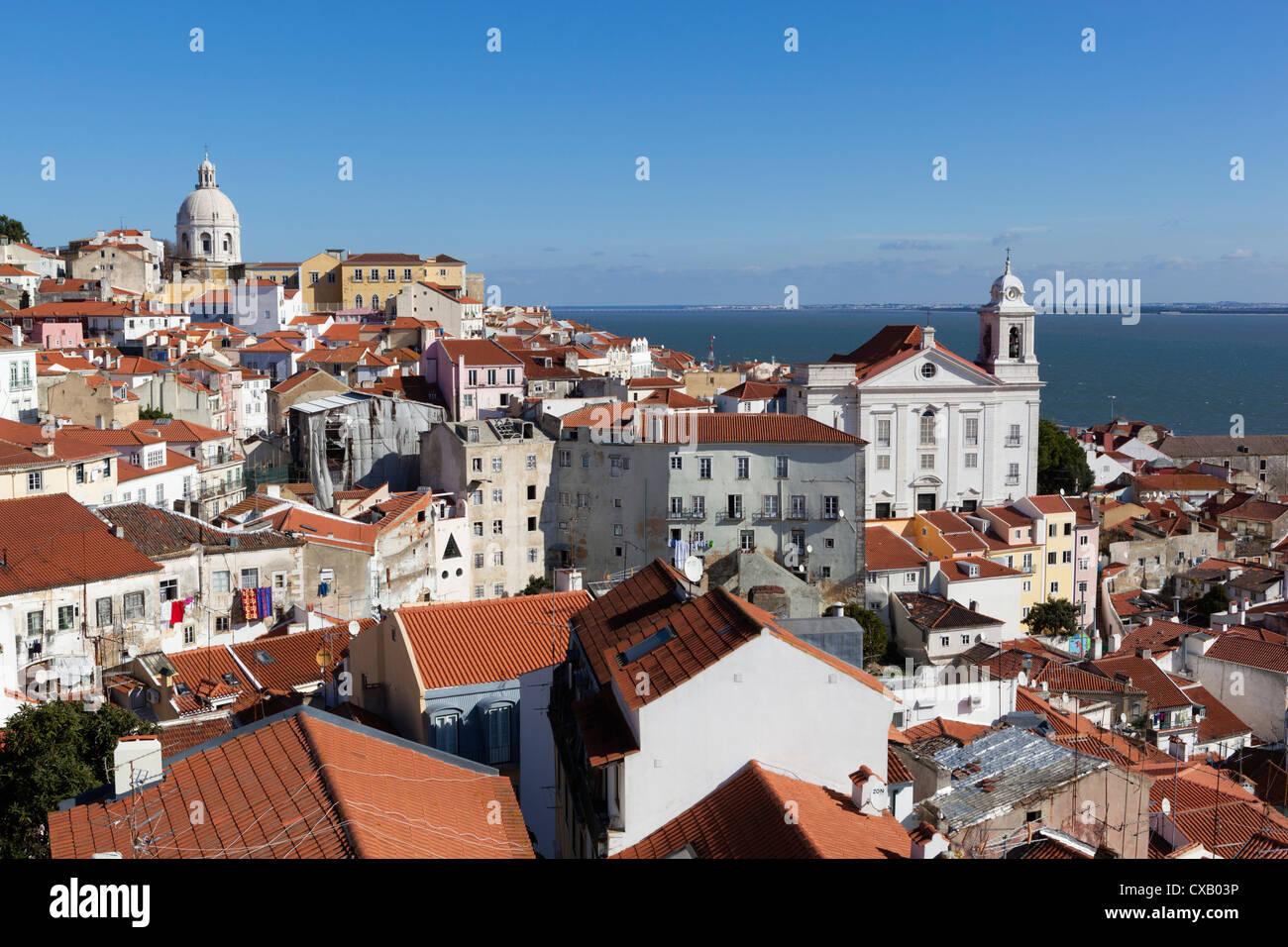 Blick über Alfama Viertel vom Miradouro Das Portas Sol, Alfama, Lissabon, Portugal, Europa Stockfoto