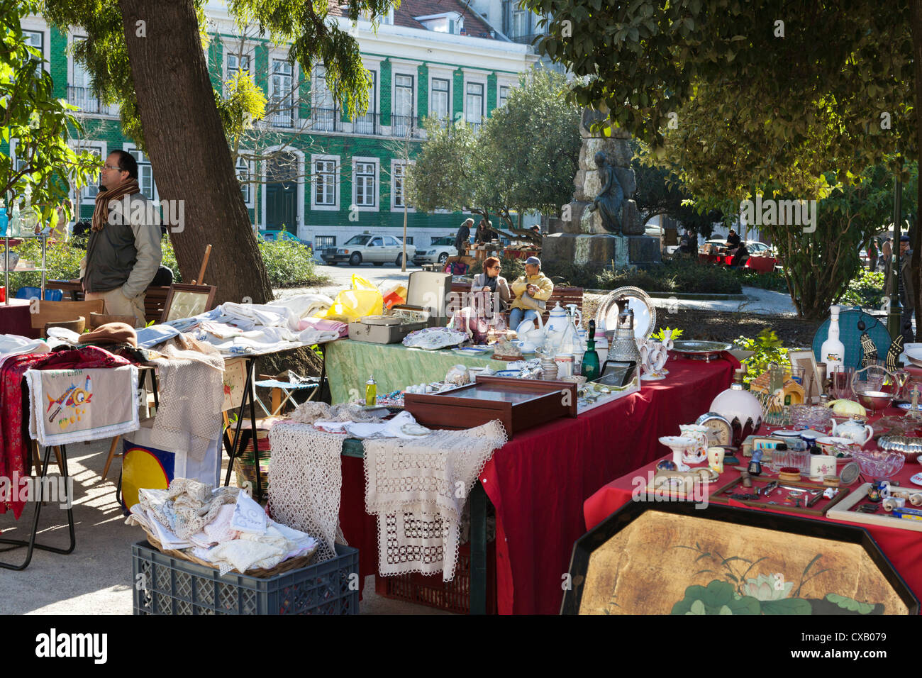 Wochenmarkt am Praça Principe Real, Bairro Alto, Lissabon, Portugal, Europa Stockfoto