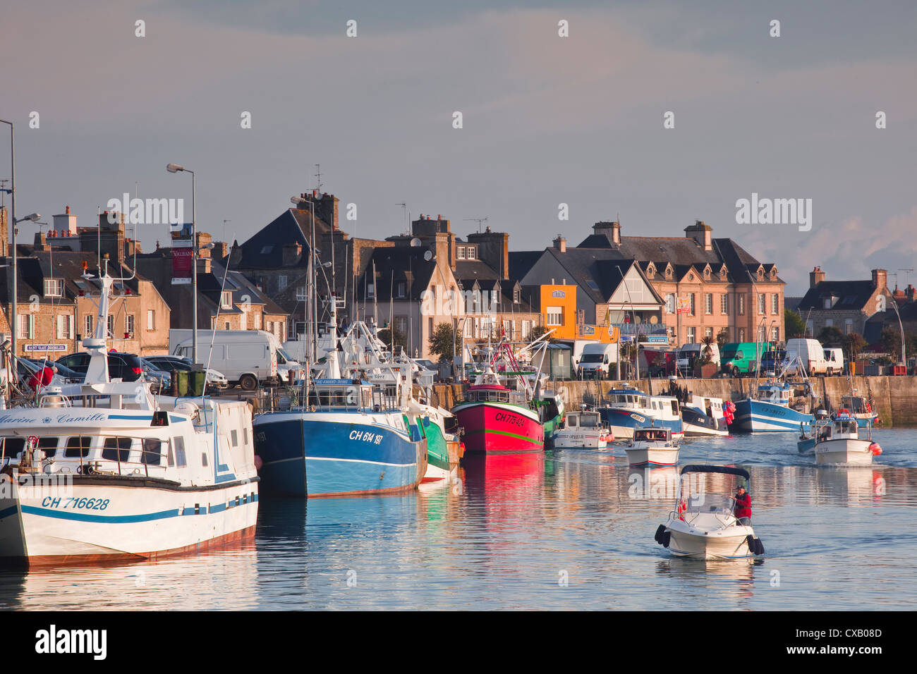 Der Hafen von Saint Vaast La Hougue, Halbinsel Cotentin, Normandie, Frankreich, Europa Stockfoto