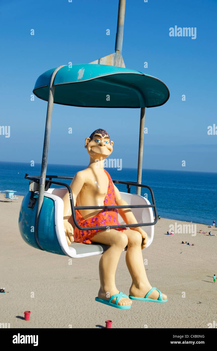 Kunststoff-Mann auf Sky Glider auf Santa Cruz Boardwalk, California Stockfoto