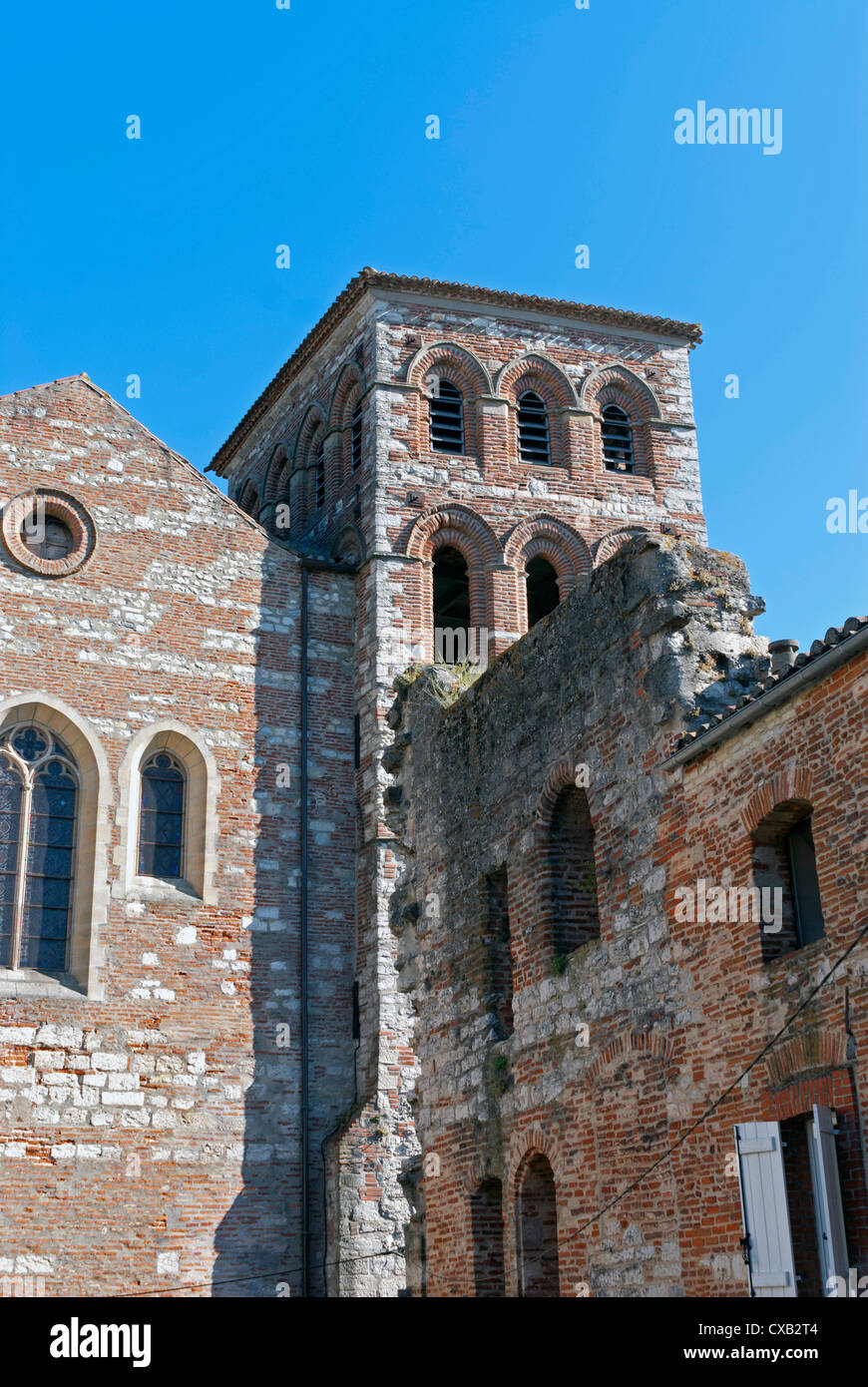 Tour-du-Pape Jean XXII und die Kirche Saint-Barthélémy in Cahors, Frankreich Stockfoto