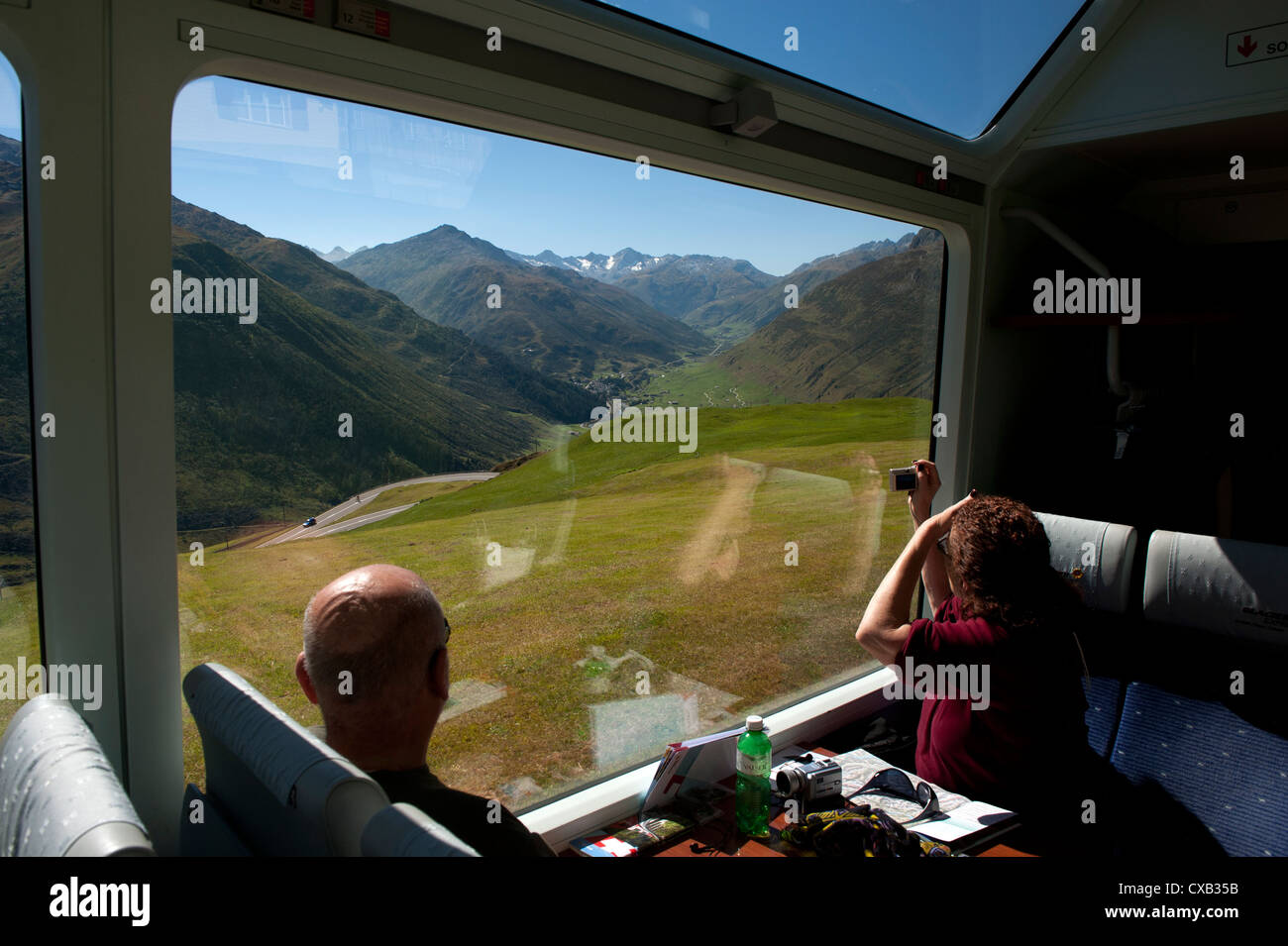 Schweiz. Der Glacier Express Fahrt zwischen Chur und Andermatt über den Oberalppass, Schweiz. 9-12 Stockfoto