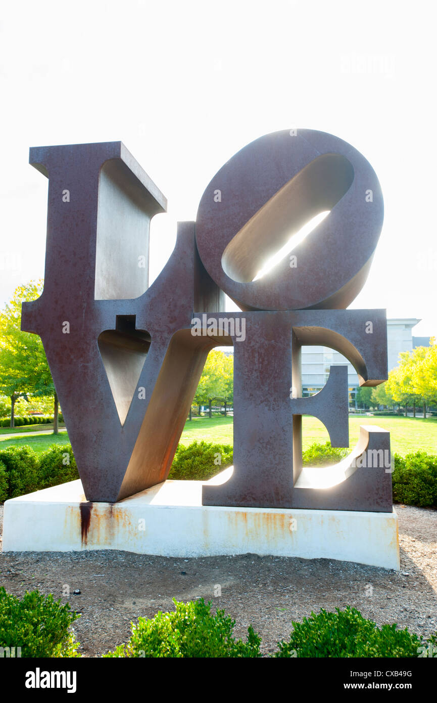 USA Indiana Indianapolis IN Indianapolis Museum of Art - die ursprüngliche Liebe Skulptur von Robert Indiana Stockfoto