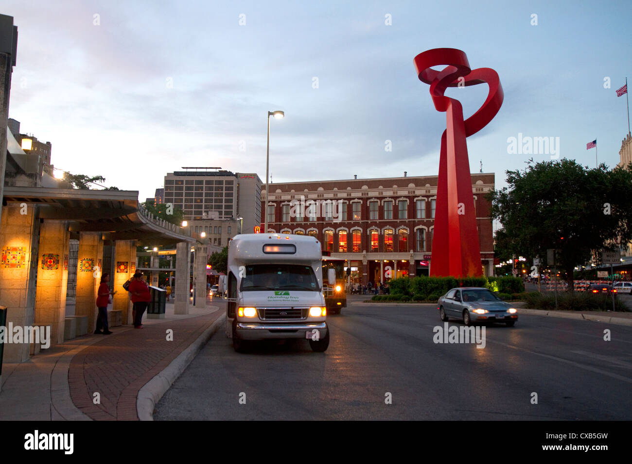 Fackel der Freundschaft-Kunst im öffentlichen Raum-Skulptur an der Kreuzung der Straßen von Losoya, Commerce und Alamo in San Antonio, Texas, USA. Stockfoto