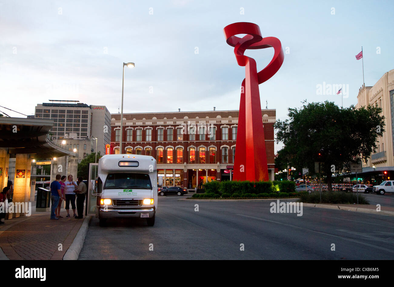 Fackel der Freundschaft-Kunst im öffentlichen Raum-Skulptur an der Kreuzung der Straßen Losoya, Commerce und Alamo in San Antonio, Texas, USA. Stockfoto