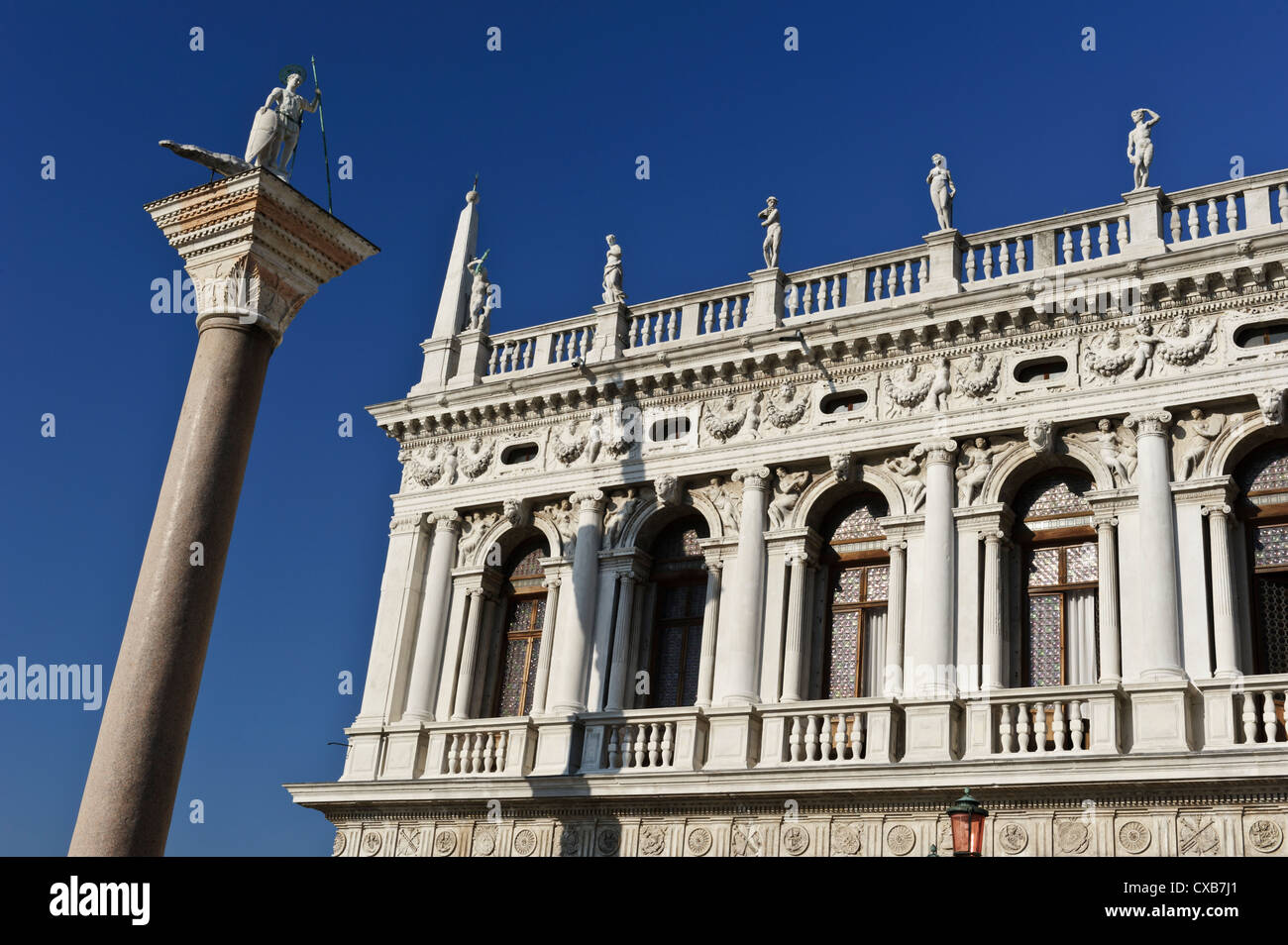 St. Theodore Statue, Markusplatz, Venedig, Italien. Stockfoto