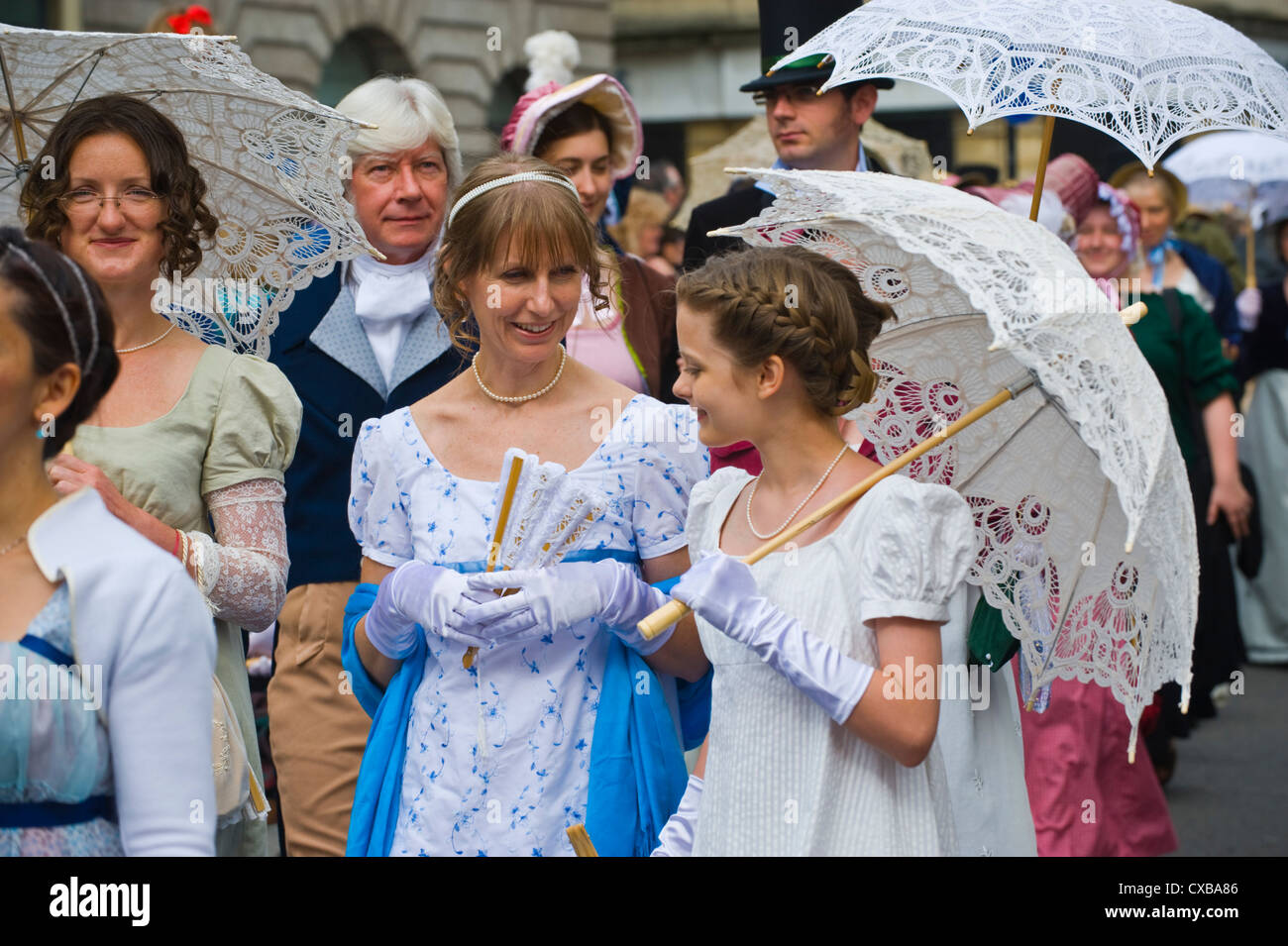 Damen im Regency Kostüm promenade durch die Innenstadt Bad während Jane Austen Festival 2012 Stockfoto