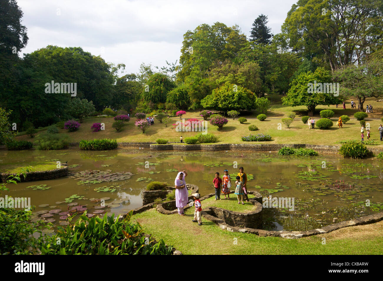 Besucher in den königlichen botanischen Garten in Peradeniya, Kandy, Sri Lanka, Asien Stockfoto