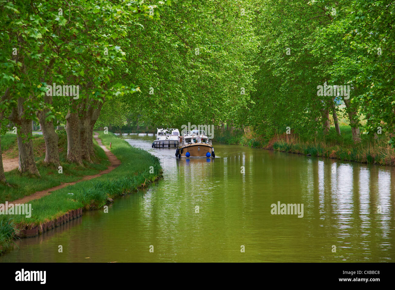 Schifffahrt auf dem Canal du Midi, UNESCO-Weltkulturerbe zwischen Carcassonne und Beziers, Aude, Languedoc Roussillon, Frankreich Stockfoto