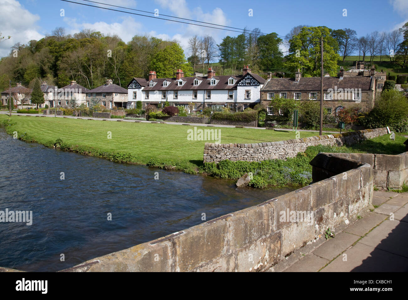 Brücke über den River Wye und Landhäuser, Bakewell, Derbyshire, England, Vereinigtes Königreich, Europa Stockfoto