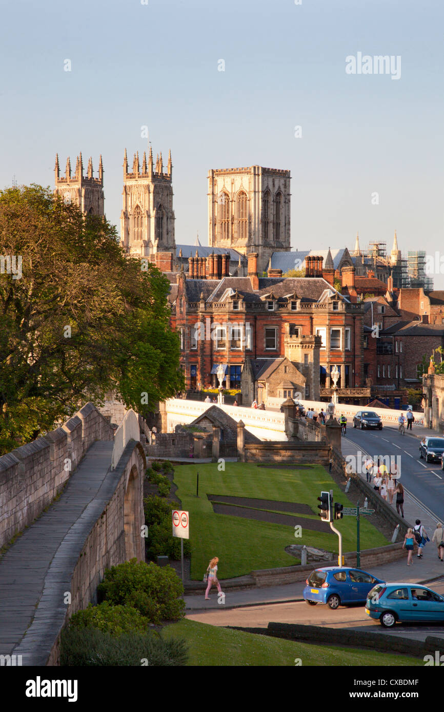 York Minster von Stadtmauern, York, North Yorkshire, Yorkshire, England, Vereinigtes Königreich, Europa Stockfoto