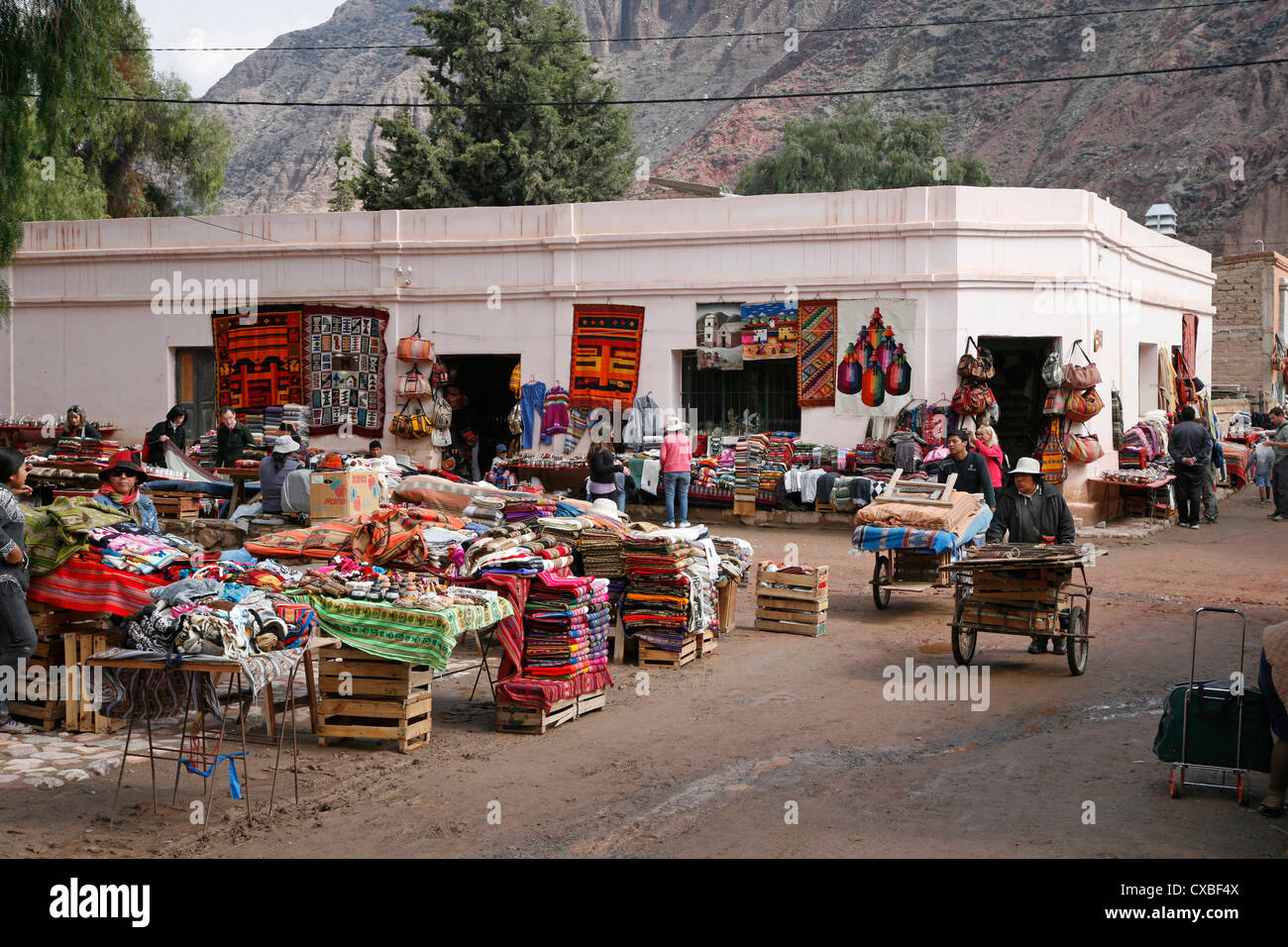 Markt in Purmamarca, Quebrada de Humahuaca, Provinz Jujuy, Argentinien. Stockfoto