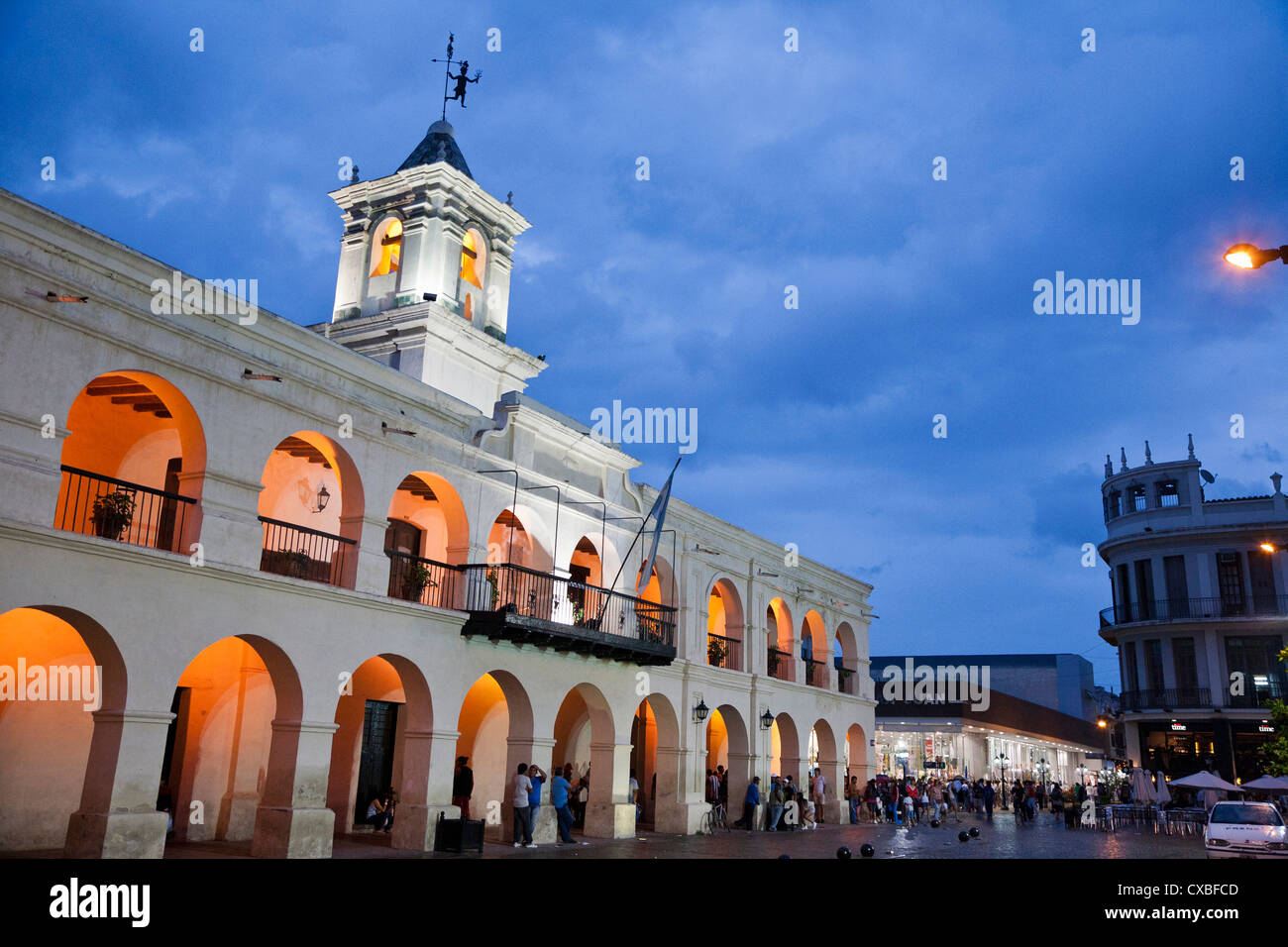 Das Cabildo Gebäude (City Council) auf Platz 9 Julio, Stadt Salta, Argentinien. Stockfoto