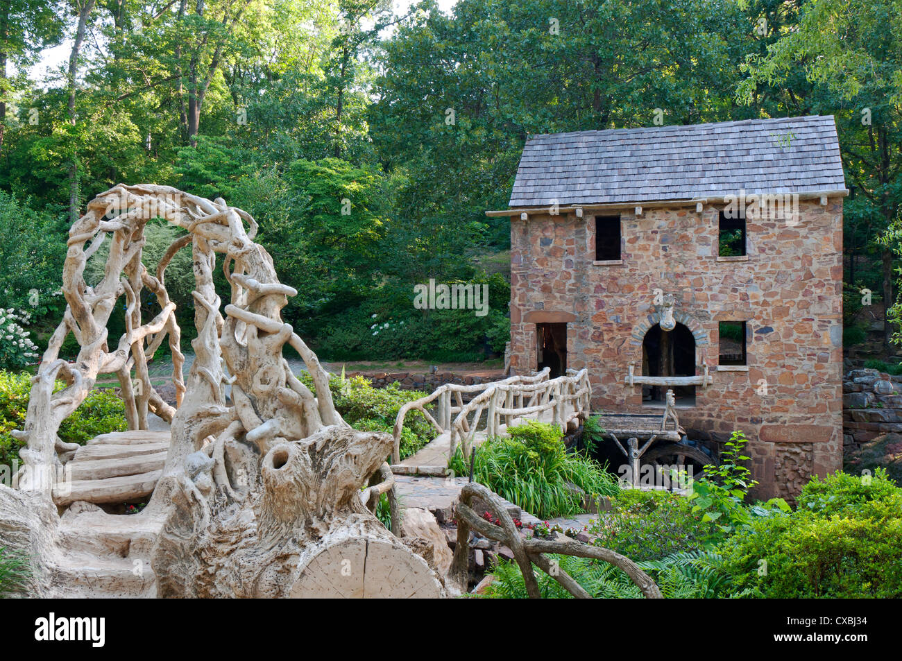 Arkansas, North Little Rock, The Old Mill im T.R. Pugh Memorial Park, Replik eines 1830er Jahren Wasser angetrieben Grist mill Stockfoto