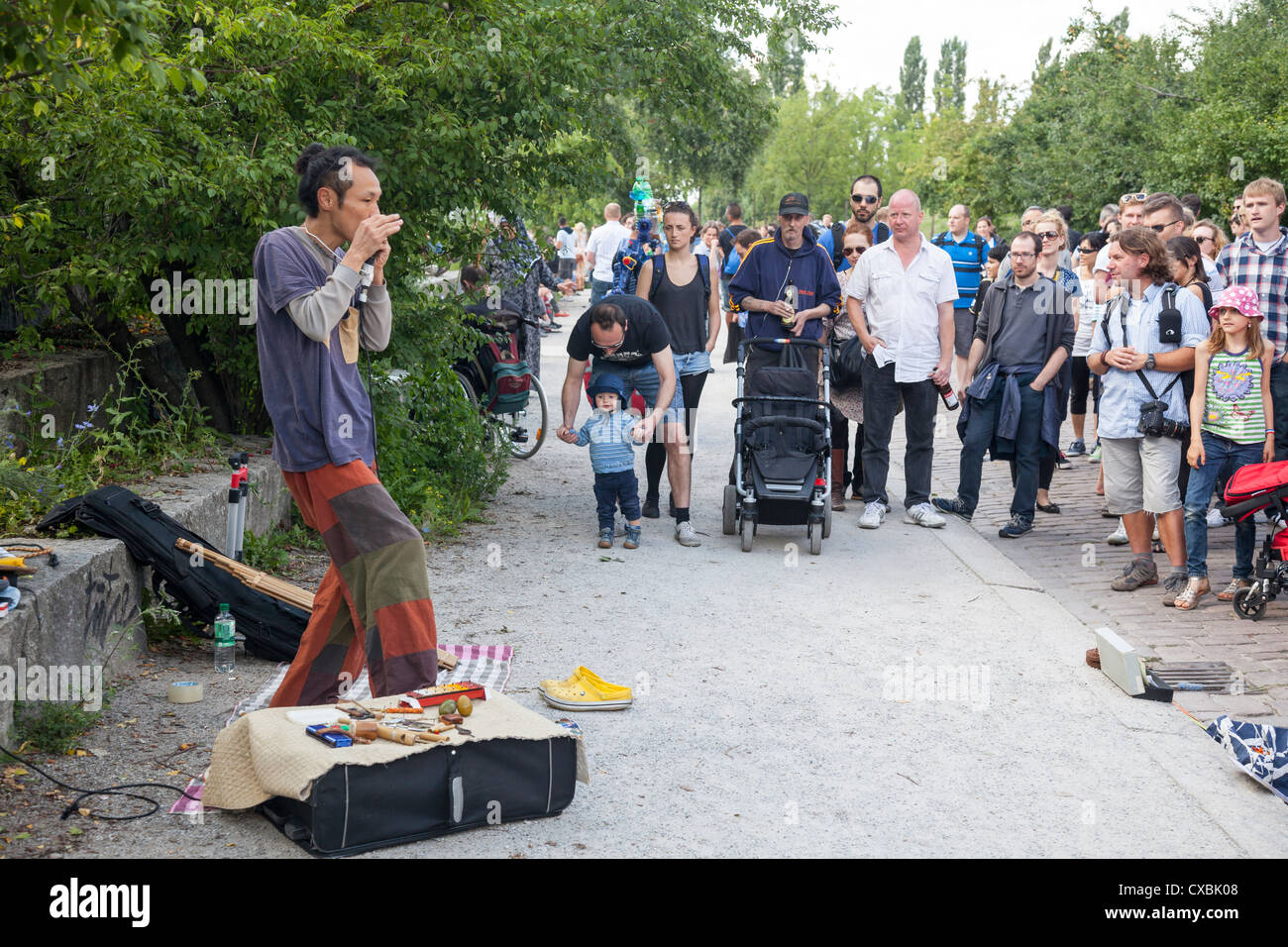 Busker im Mauerpark, Berlin, Deutschland Stockfoto