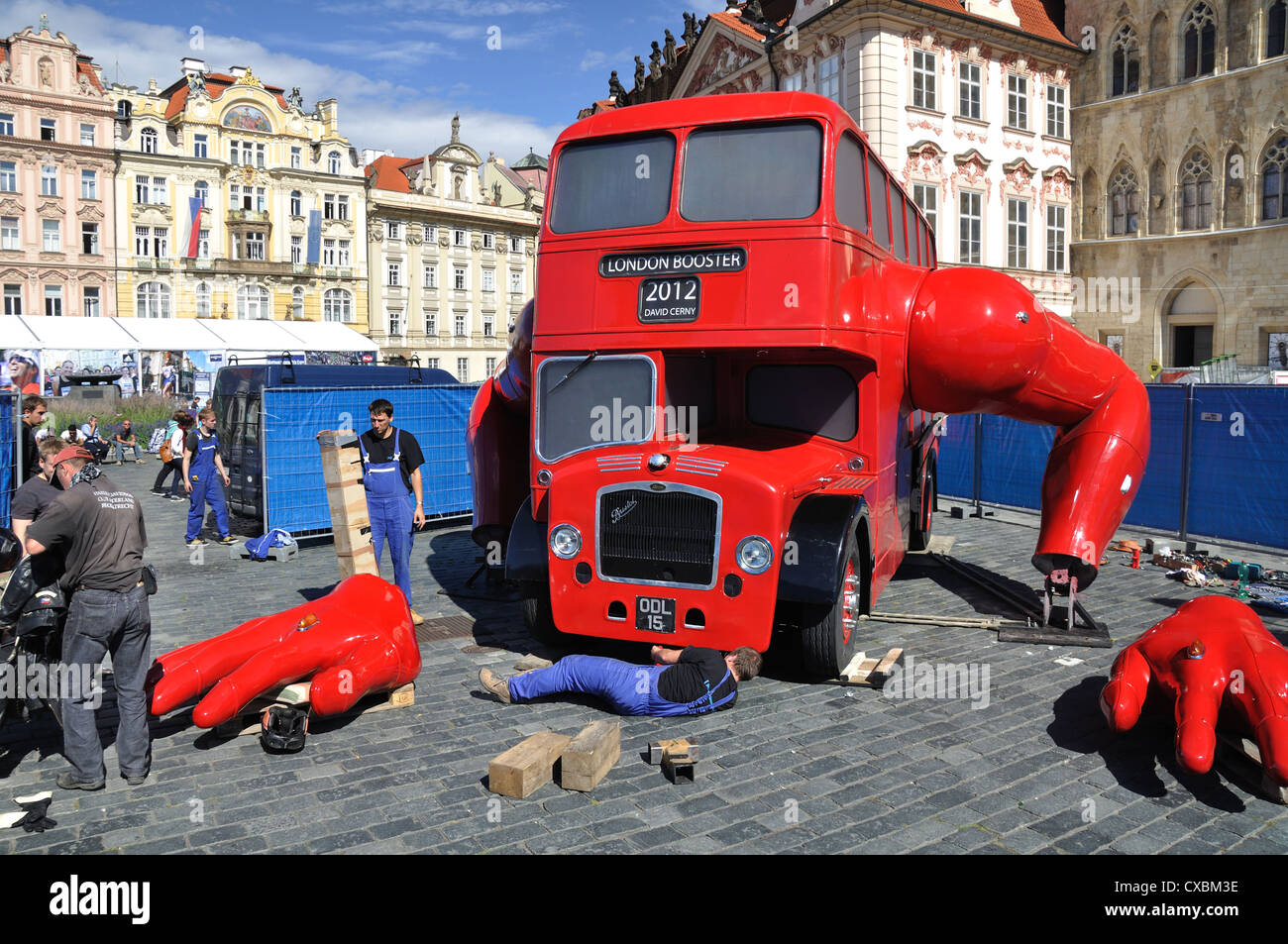 Ein David Cerny Kunstwerk gemacht bereit in der Altstädter Ring, Prag, Tschechische Republik Stockfoto