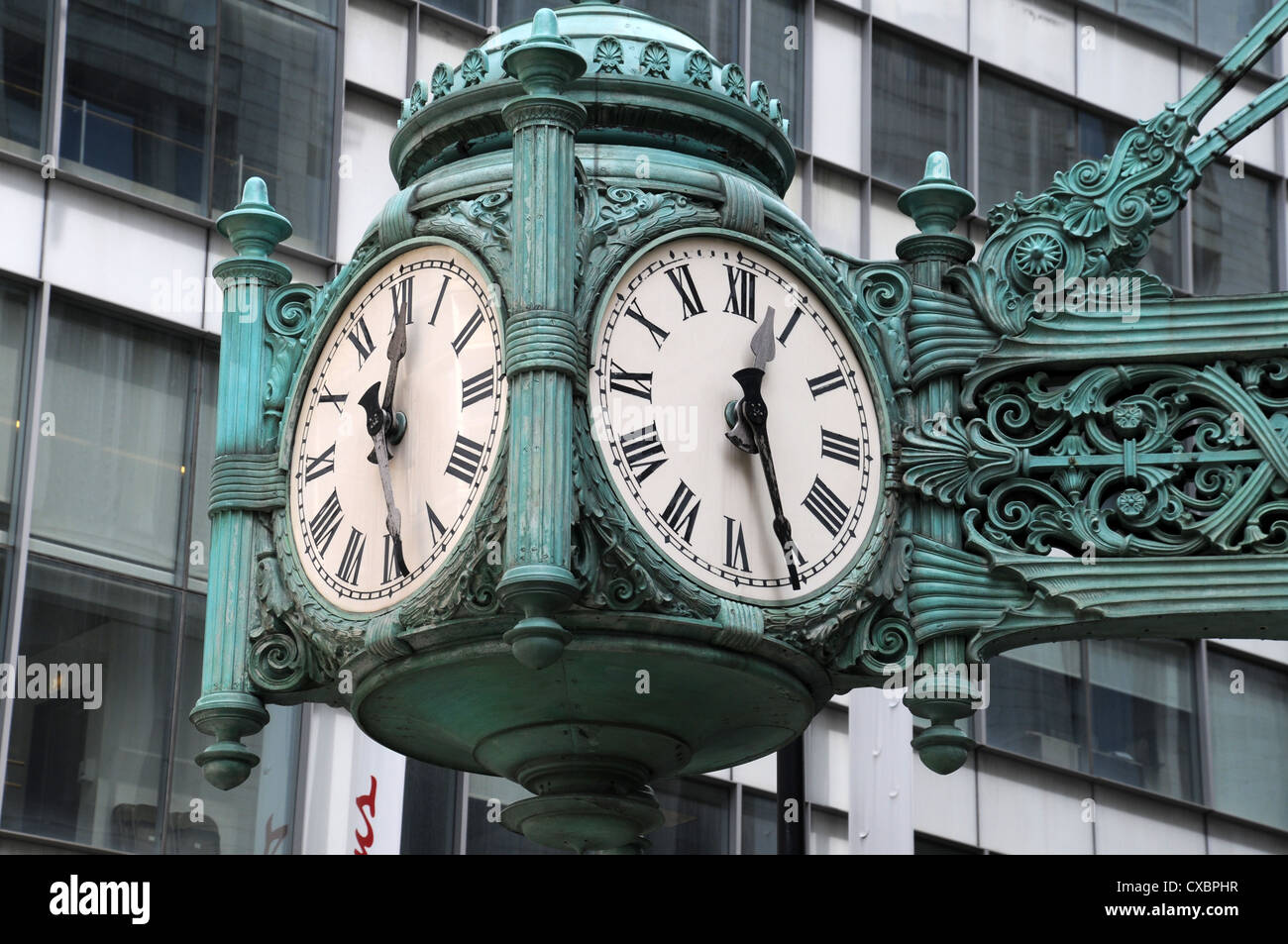 MARSHALL FIELD'S CLOCK, CHICAGO, ILLINOIS, USA Stockfoto