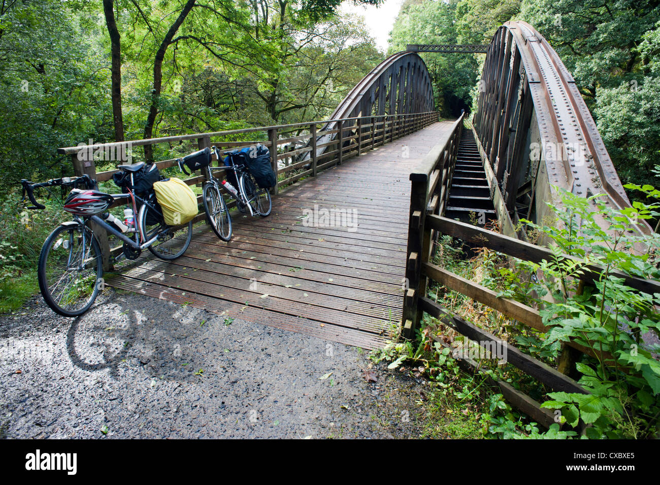 Alte Brücke auf C2C Radweg entlang Keswick Railway Trail, Cumbria Stockfoto