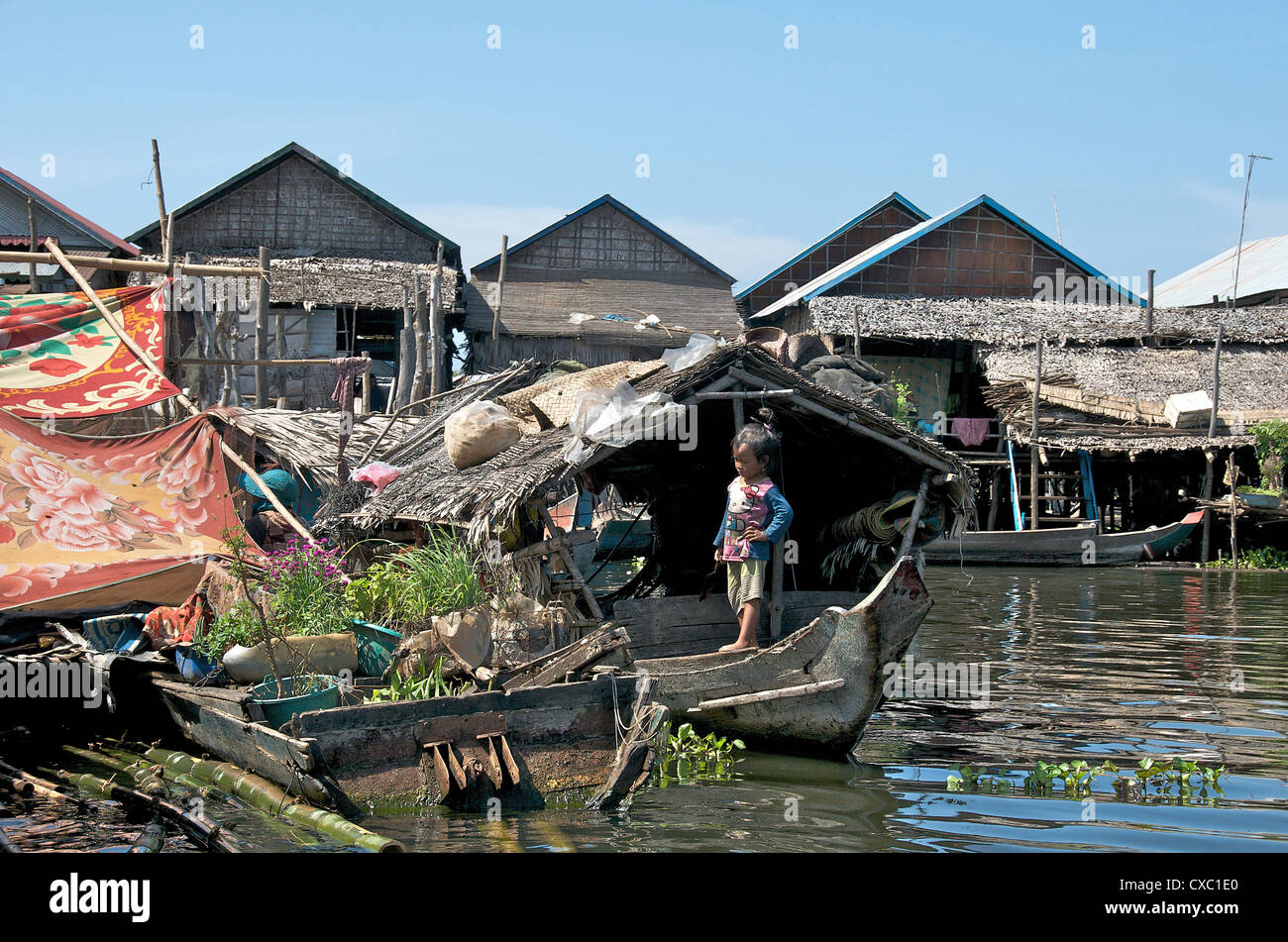 Junges Mädchen auf dem Boot, Tonle SAP See, Kambodscha, Asien Stockfoto