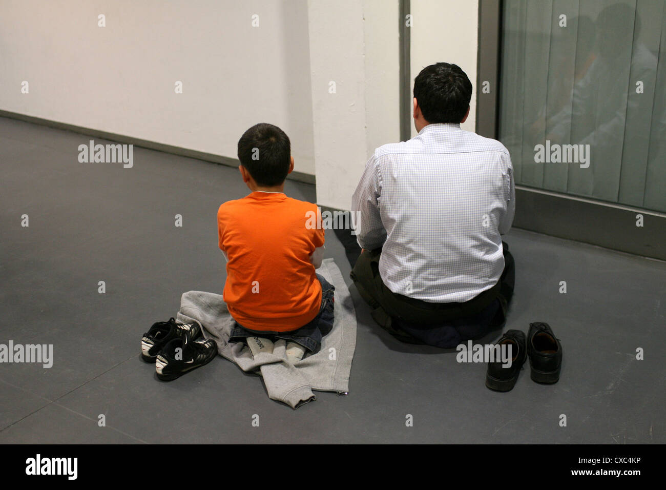 Berlin, beten Muslime Stockfoto