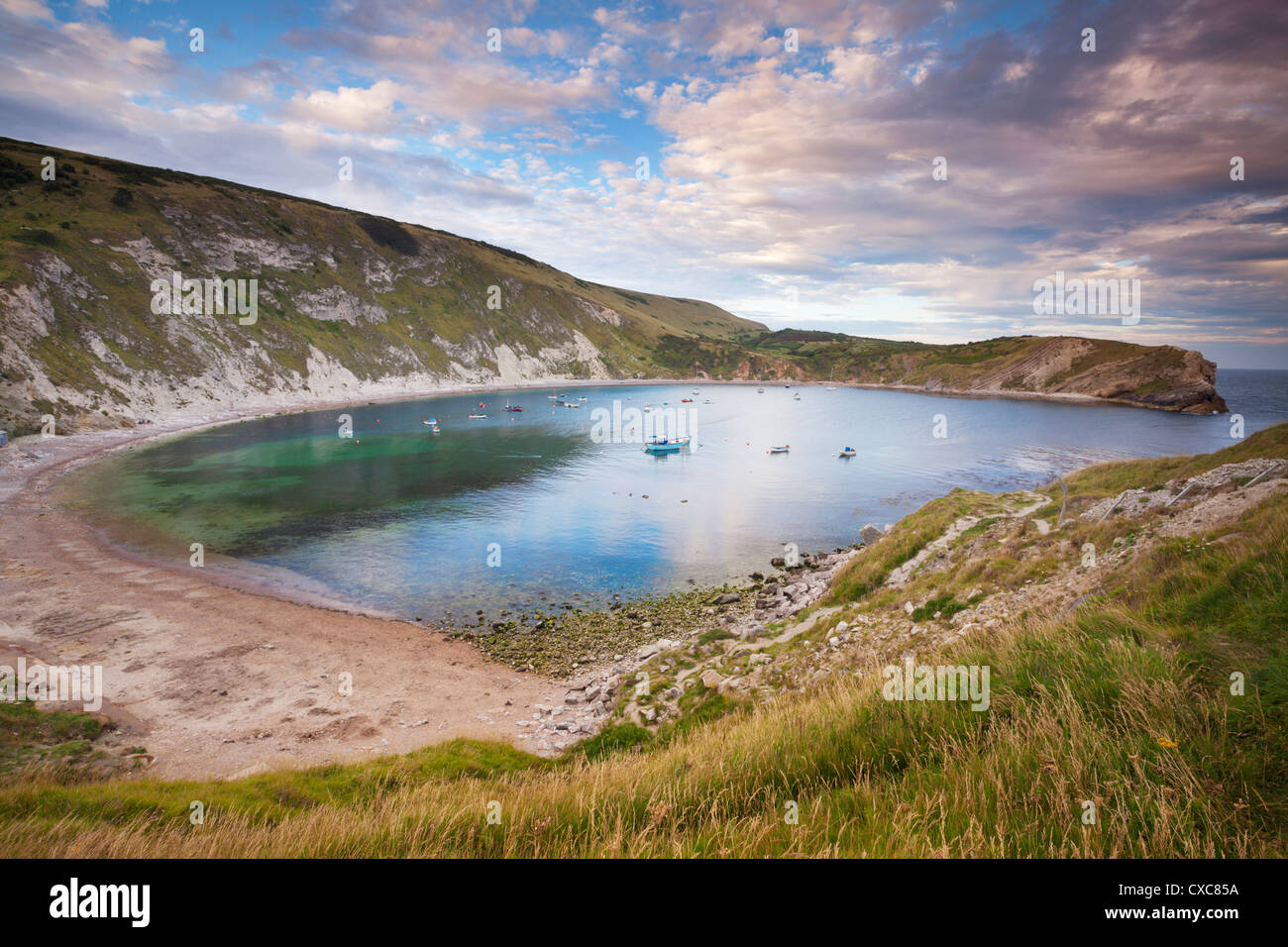 Lulworth Cove, hufeisenförmige eine perfekte Bucht, Jurassic Coast, UNESCO-Weltkulturerbe, Dorset, England, Vereinigtes Königreich Stockfoto