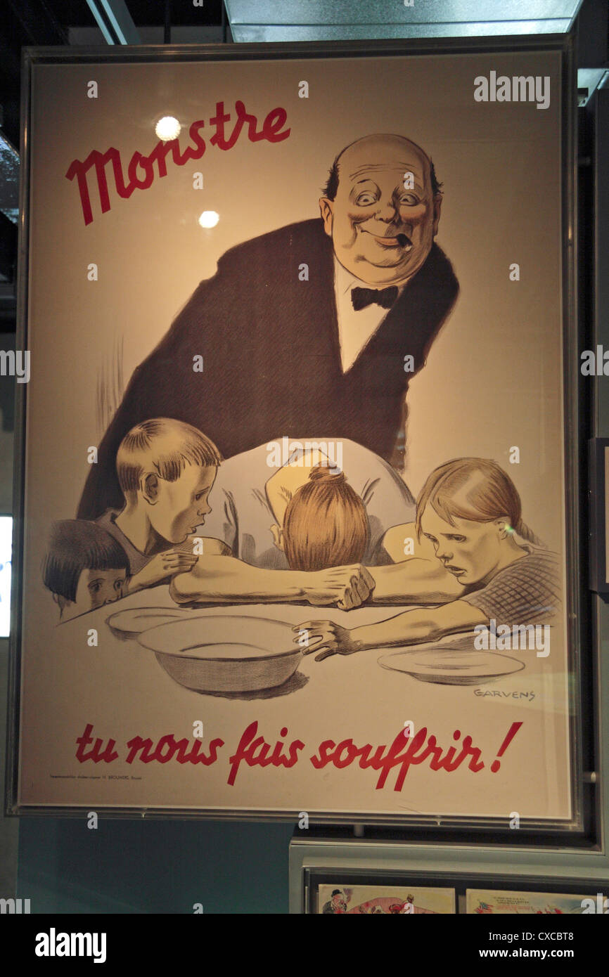 Deutschen Nazi-Plakat "Monstre" aus dem zweiten Weltkrieg auf dem Display in der ChurchIll Museum, Churchill War Rooms, London, UK. Stockfoto