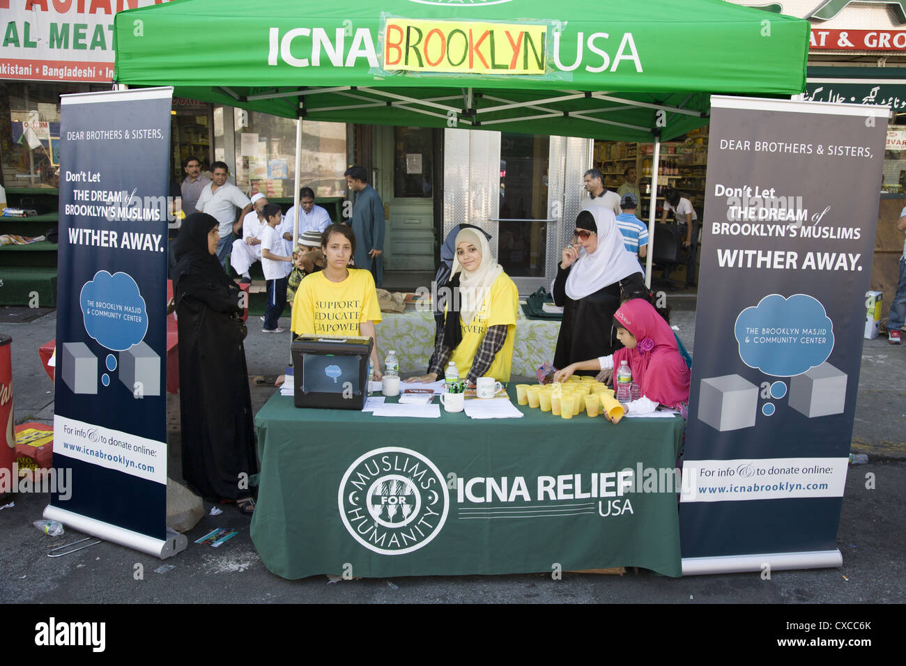 Pakistanische Straße Messe und Festival in der pakistanischen amerikanischen Nachbarschaft entlang der Coney Island Avenue in Brooklyn, NY. Relief-org. Stockfoto