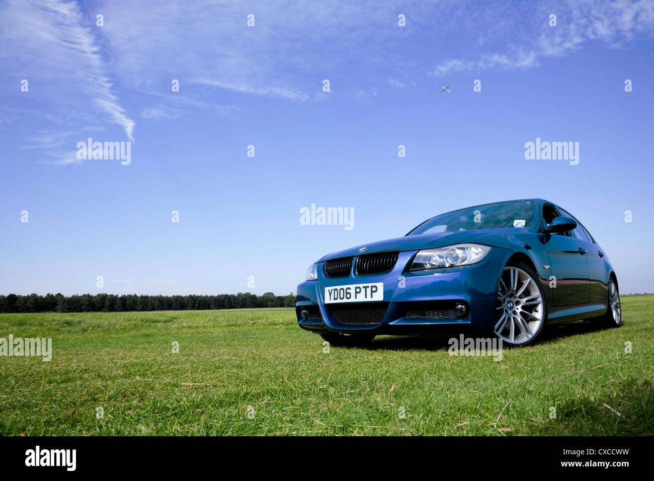 LeMans blau, BMW 330i M Sport. Stockfoto