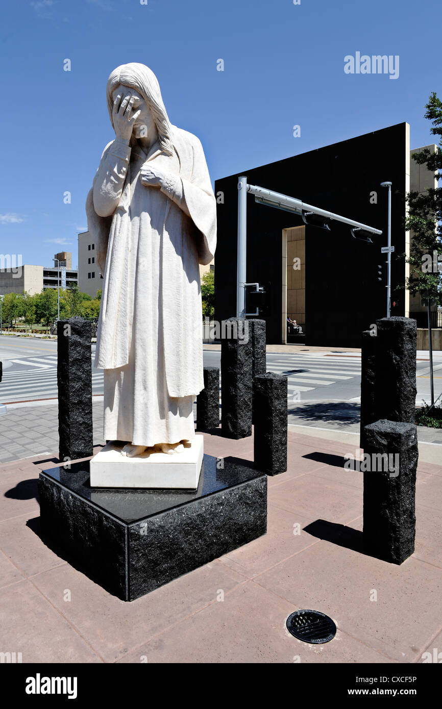 Und Jesus weinte Statue, Oklahoma Bombardierung Gedenkstätte, Oklahoma Gedenkstätte Stockfoto