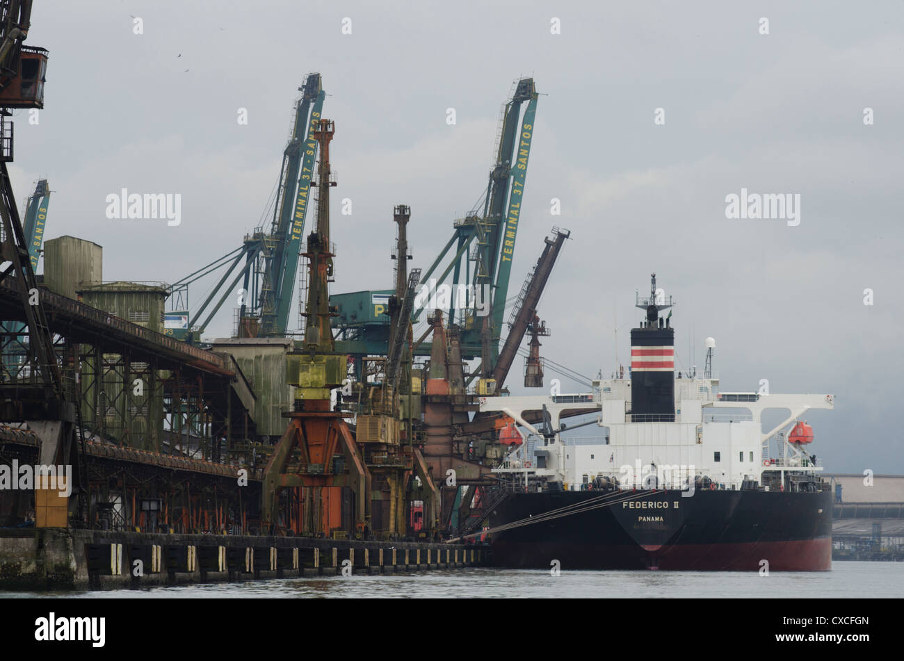 Tankschiffe auf der Werft in Niteroi, Guanabara-Bucht, Rio De Janeiro, Brasilien. Stockfoto