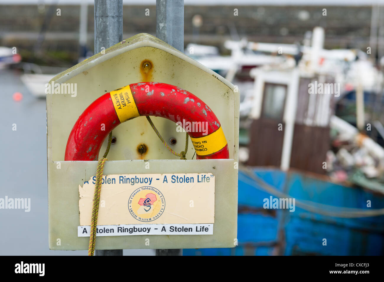 Irisches Wasser Sicherheit Rettungsring an Galway, Irland. Stockfoto
