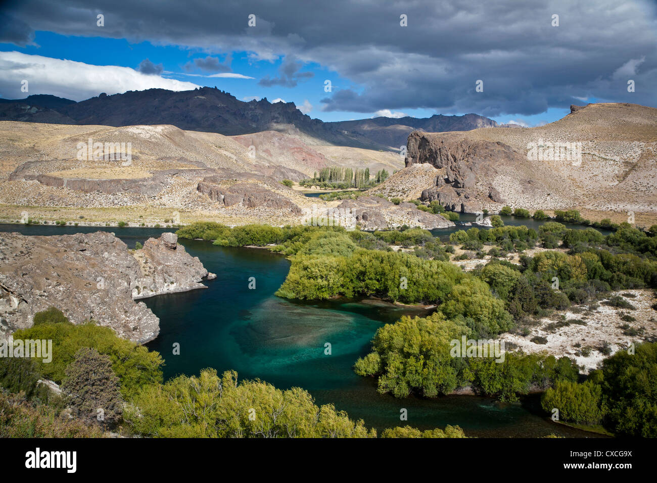 Blick über die Limay River in den Lake District, Patagonien, Argentinien. Stockfoto