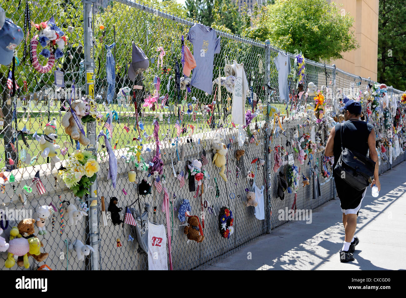 Persönlichen Hommagen an Oklahoma Bombardierung Opfer auf dem Zaun außerhalb der Gedenkstätte Stockfoto