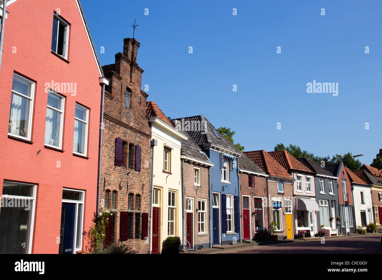 Farbenfrohe Straße in der Stadt Doesburg, Niederlande Stockfoto
