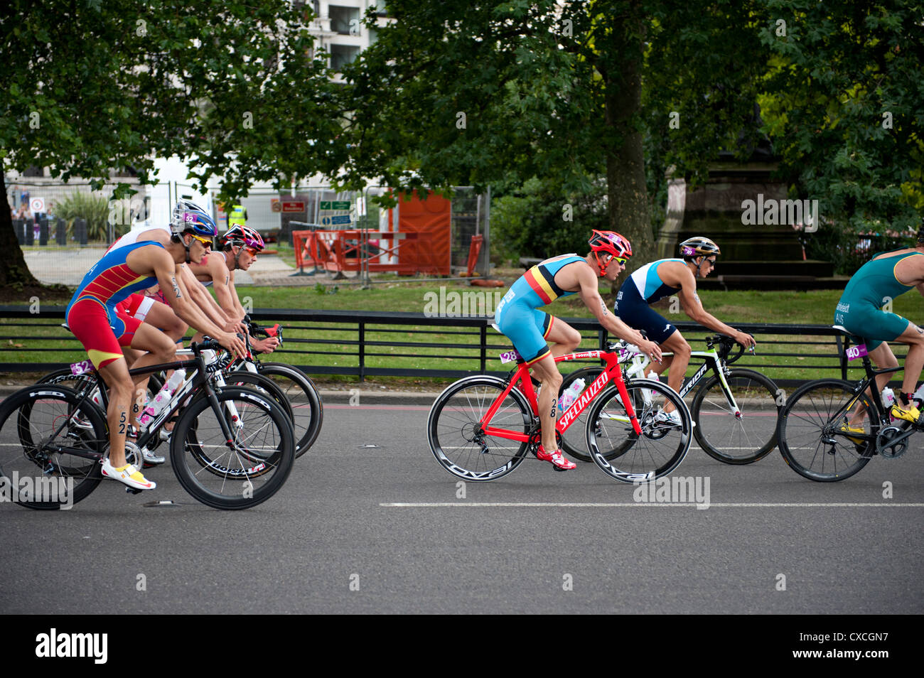 London 2012 Olympischen Triathlon Radfahrer in der Nähe von Hyde Park Stockfoto