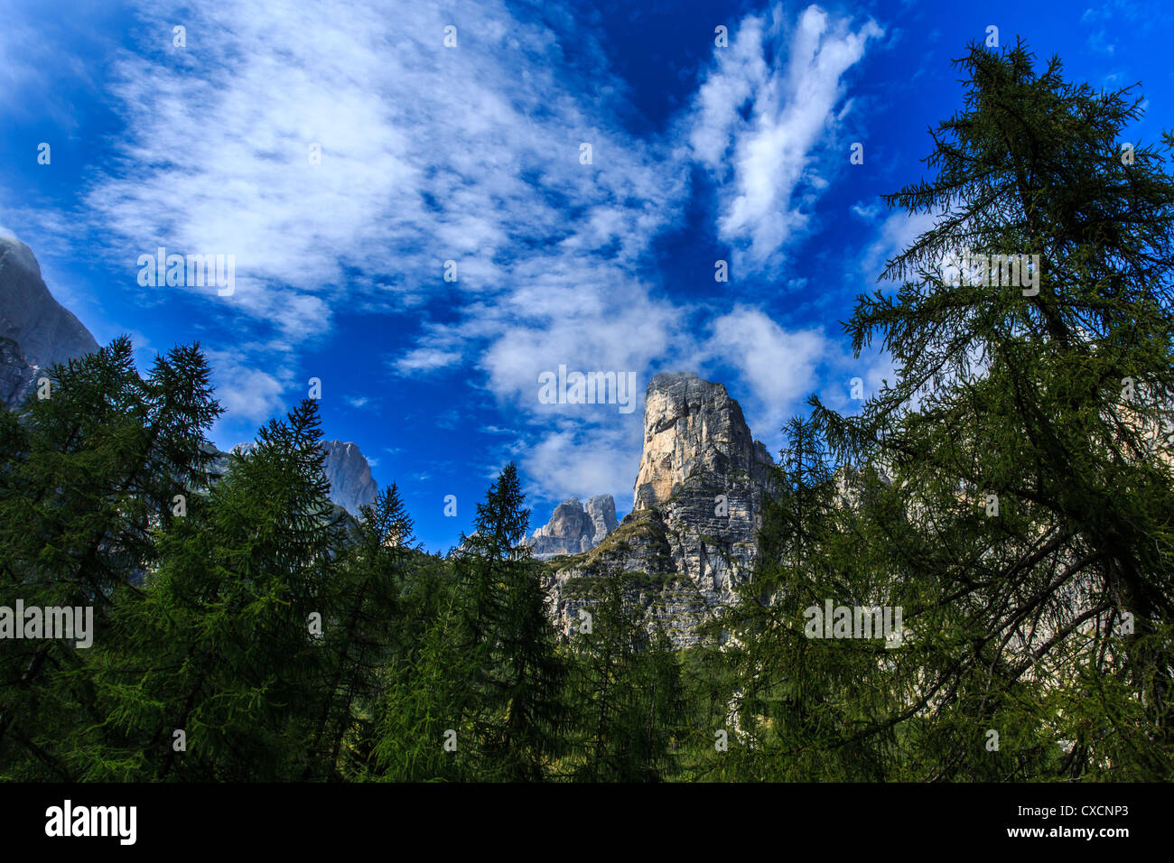 Ein Blick auf die Dolomiten in der Nähe von Andalo, Italien Stockfoto