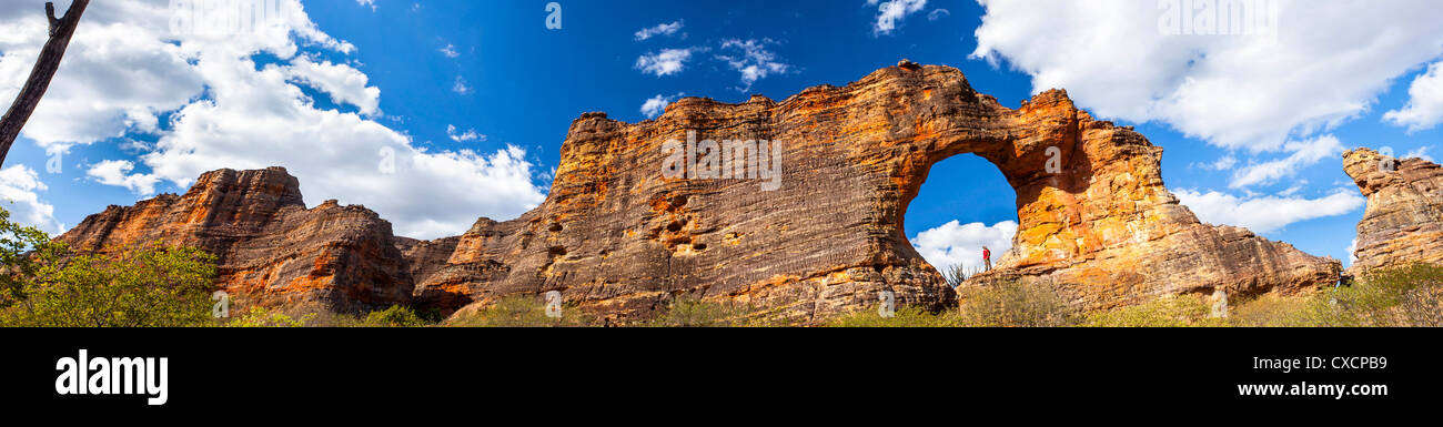 Pedra Furada, Parque Nacional da Serra da Wasserschweine, Piauí Zustand (Wasserschweine Mountains National Park), Nordosten von Brasilien. Stockfoto