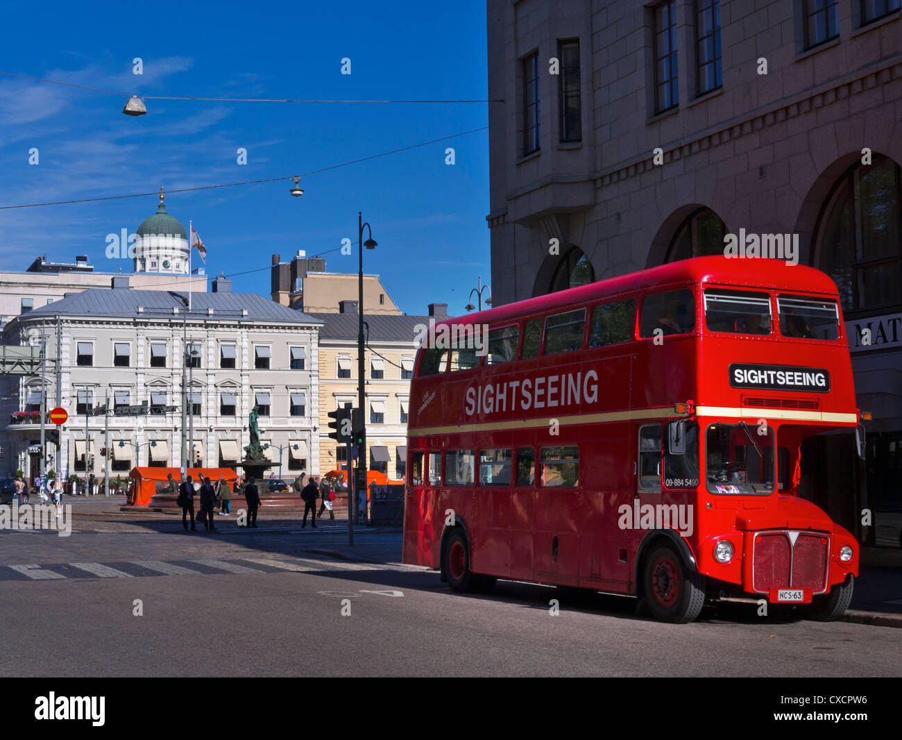 Traditionelle historische rote London Doppeldecker-Bus im Einsatz für Stadtrundfahrten Helsinki Helsinki Finnland Stockfoto