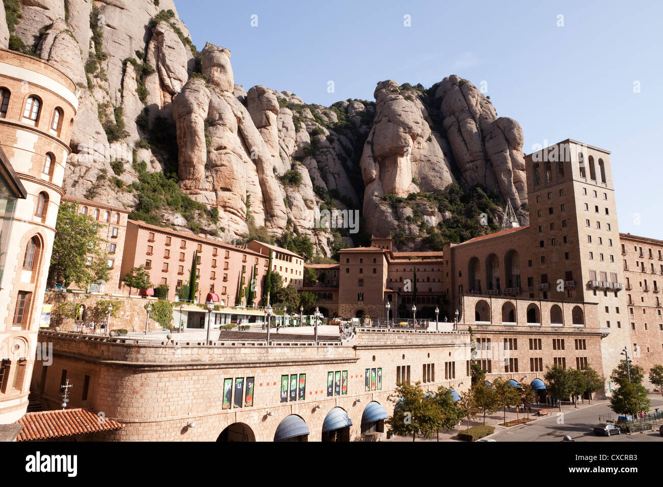 Ein Blick auf die komplexen Montserrat mit einigen von den Bergen und Felsen Klippen an der Spitze. Stockfoto