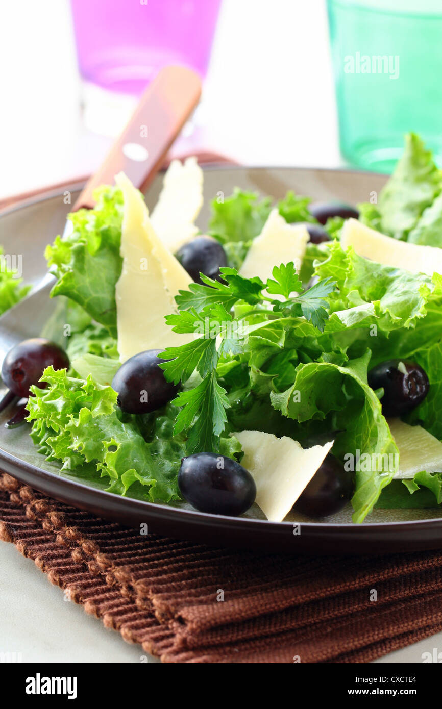 Snack-Salat mit Trauben und Käse Stockfoto