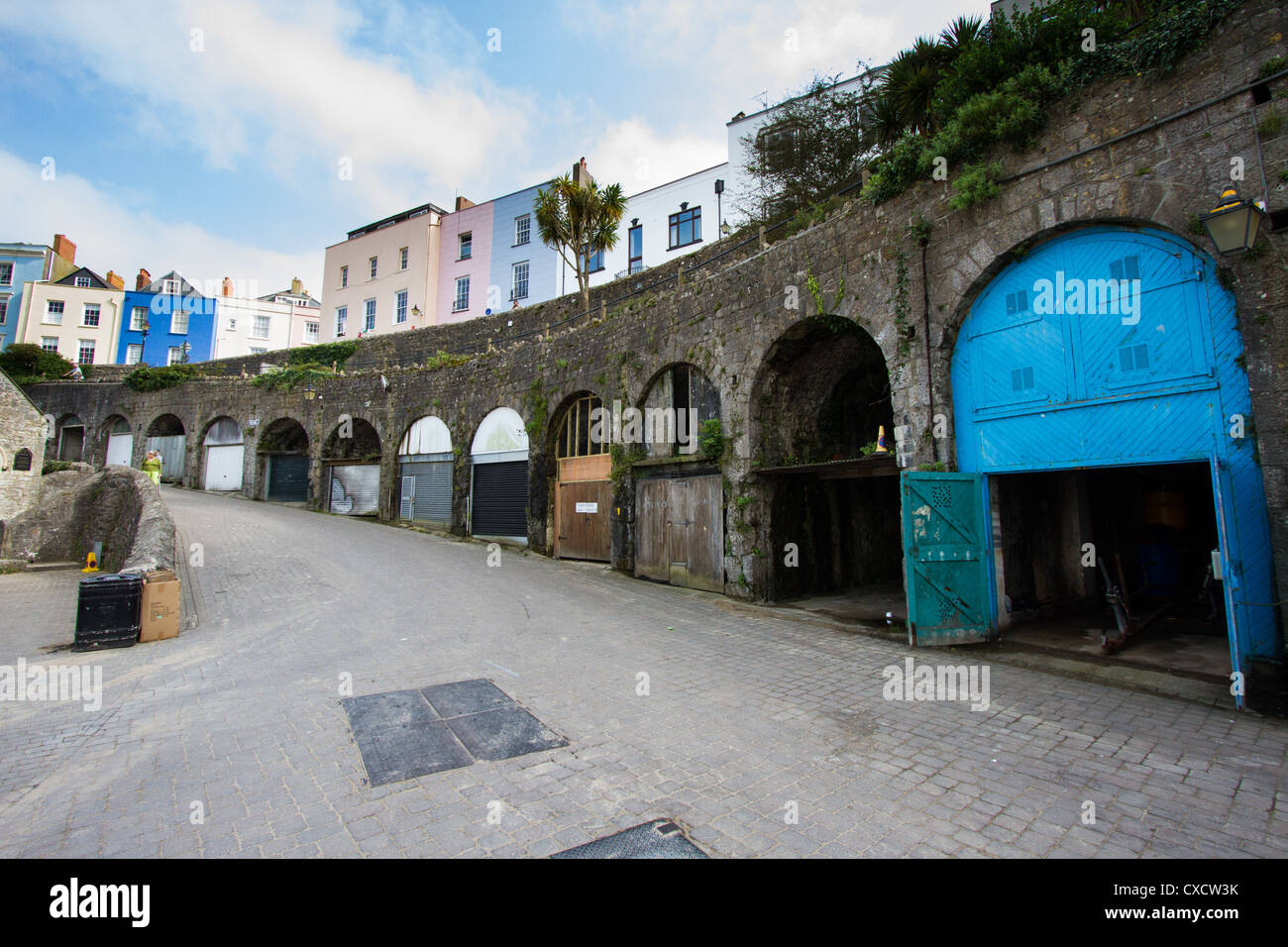 Bögen in der Nähe des Hafens in die beliebte walisische Badeort Tenby Stockfoto