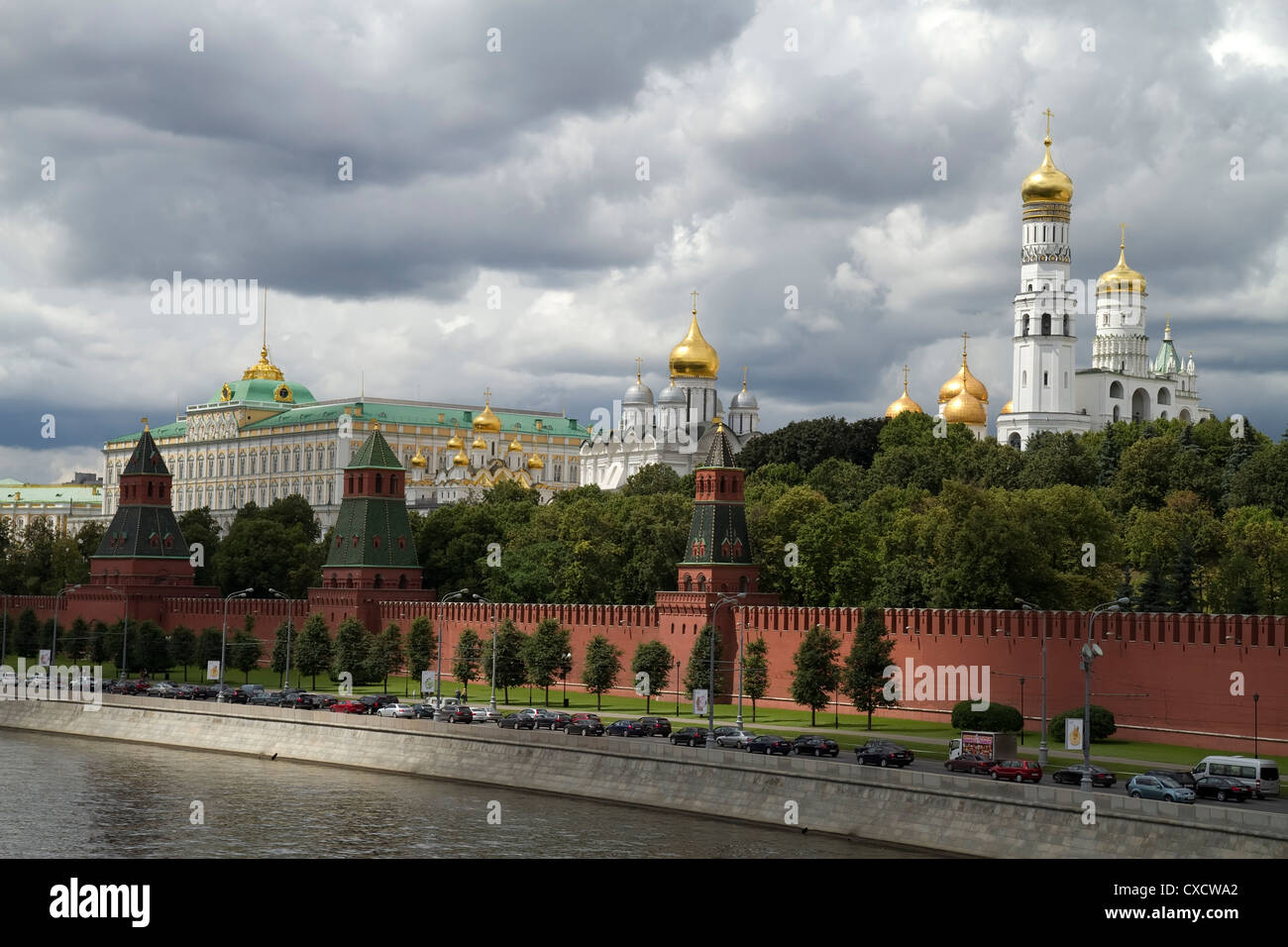 Moskau, Blick auf den Kreml vor dem Hintergrund der malerischen Himmel Stockfoto