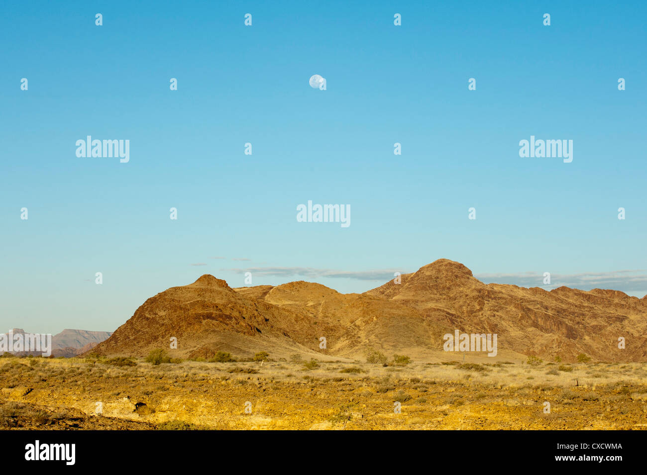 Mond über der Namib-Wüste, Namibia, Afrika Stockfoto