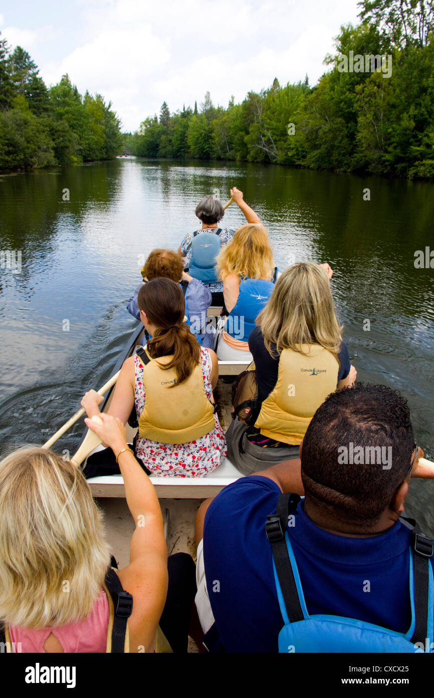 Kanutour, Akiawenrahk (Saint-Charles) Fluss, durch die Wendat (Huron) Gemeinde von Wendake, in der Nähe von Quebec City, Kanada Stockfoto