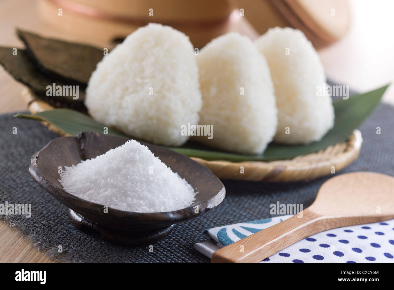 Salz und Reis Ball Stockfoto