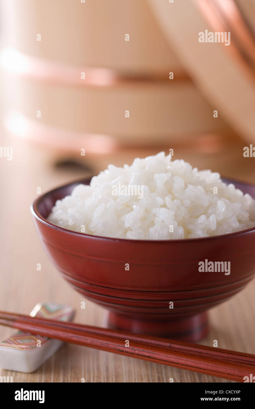 Reis in die Reisschale Stockfoto
