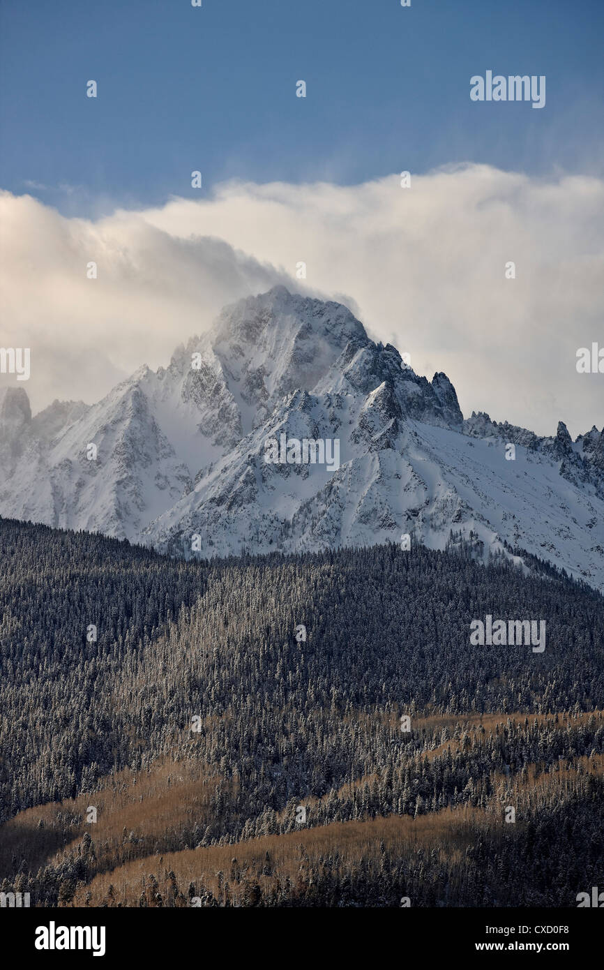 Mount Sneffels mit frischem Schnee, San-Juan-Gebirge, Uncompahgre National Forest, Colorado, Vereinigte Staaten von Amerika Stockfoto