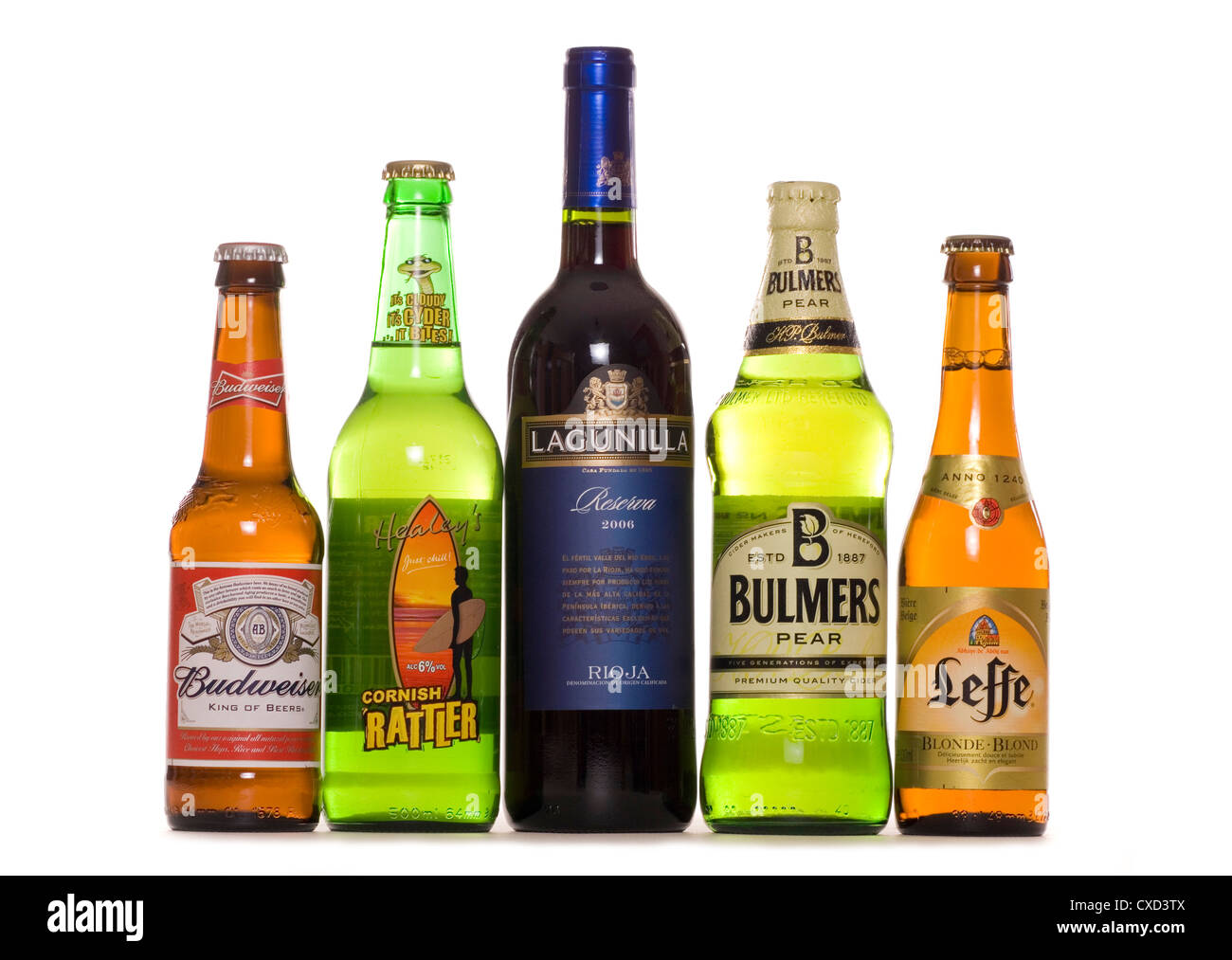 Auswahl an alkoholischen Getränken Flaschen Studio Ausschnitt Stockfoto