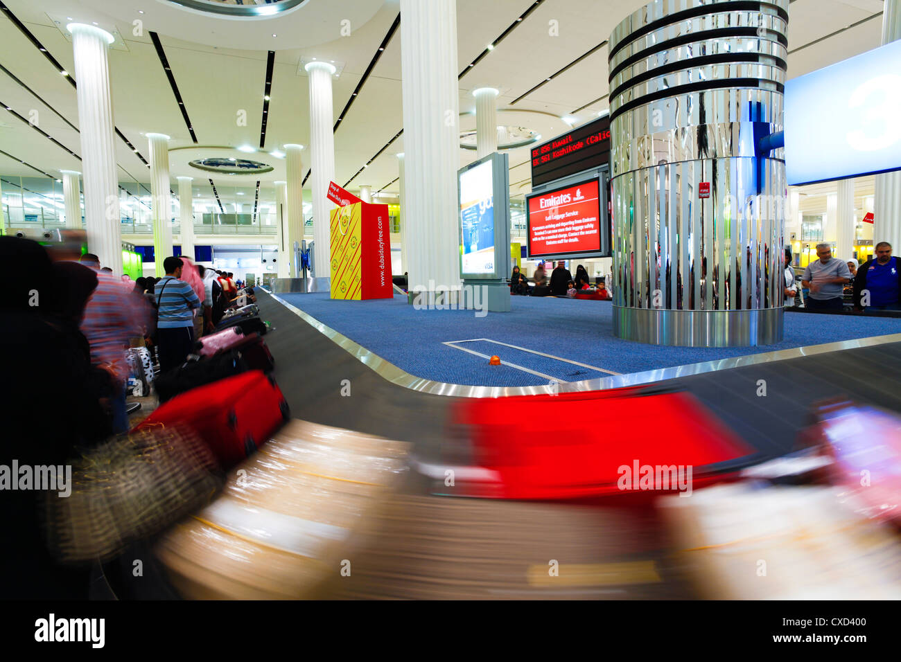 Gepäckband in der Ankunftshalle Terminal 3, Flughafen Dubai, Dubai, Vereinigte Arabische Emirate, Naher Osten Stockfoto