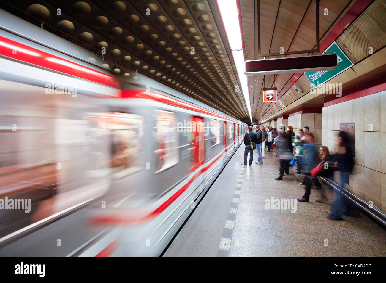 Futuristische unterirdische Metro Station Dekoration in Prag, Tschechische Republik, Europa Stockfoto